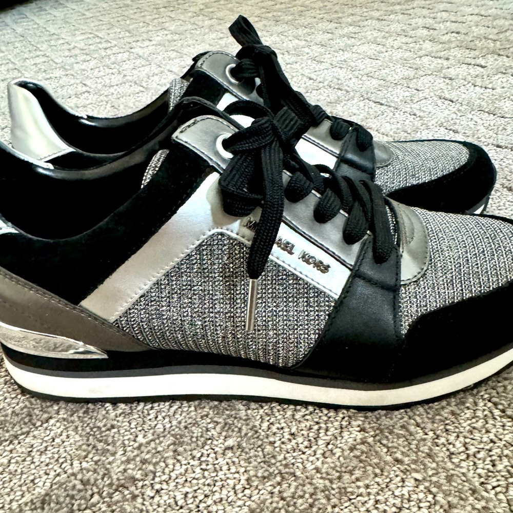 Michael Kors Sneakers     Sz. 9